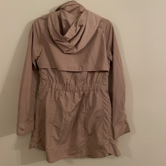 Purchased in Harrod’s London. Thin Ted Baker rain coat - Picture 4 of 4